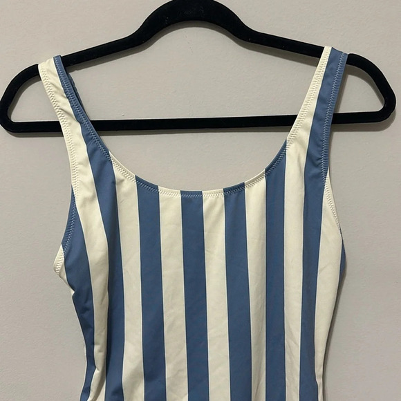 SOLID & STRIPED - Picture 2 of 8